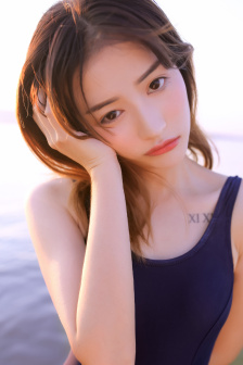 女士不遮阴小内搭走秀